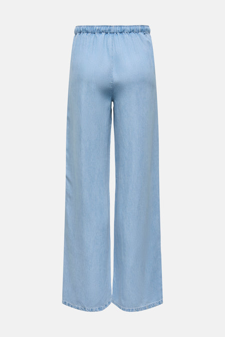 Lichtblauwe denim broek van JDY, met wijde pijpen en een elastische tailleband.