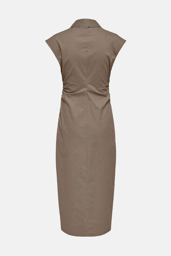 Robes marron à manches courtes de ONLY, avec des plis sur le côté et une coupe droite.