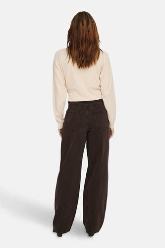 Jean bleu de couleur brune d'ONLY, avec des jambes larges et des poches arrière.