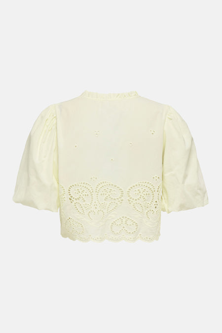 Blouse écru à manches courtes ONLY®, finie avec broderie le long de l'ourlet et perforations décoratives.