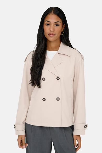 Manteau court beige de ONLY, avec double boutonnage et manches longues.