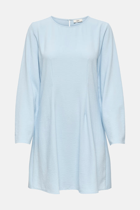 Robe bleue à manches longues de JDY, avec une texture subtile et un détail de bouton à l'arrière.