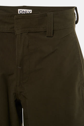 Chino vert kaki de ONLY, avec passants de ceinture et coutures discrètes.