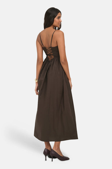 Robe midi marron sans manches ONLY® avec détail de laçage au dos, vue arrière.