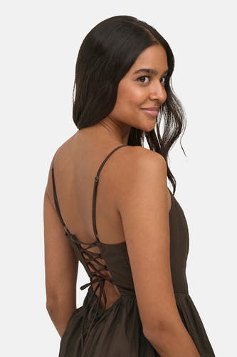 Robe marron ONLY® à fines bretelles et laçage dans le dos.