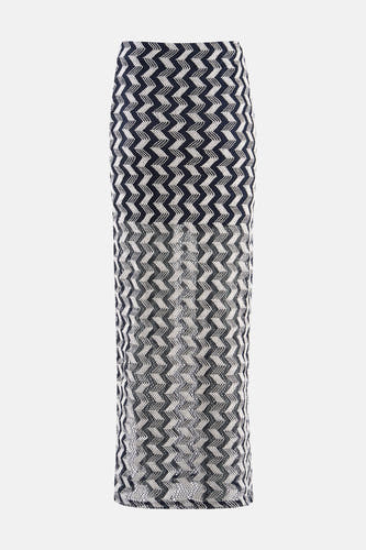 Jupe longue à motif zigzag noir et blanc d'ONLY®, avec détails transparents sur le bas.