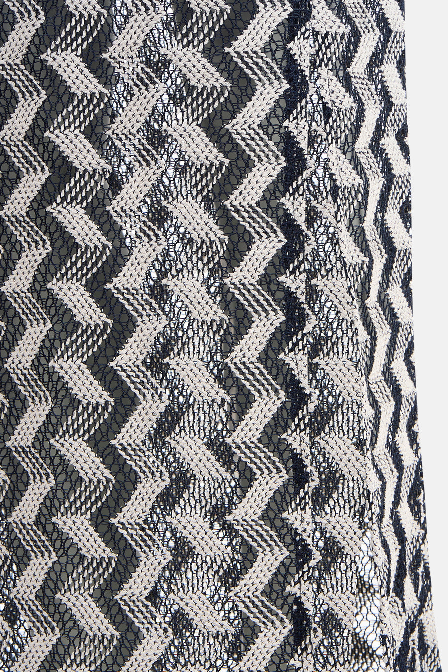 Jupe noir et blanc ONLY avec un motif zigzag en maille ajourée.