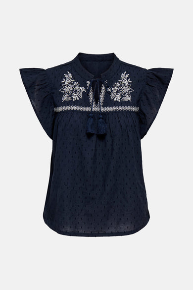 Blouse bleue à manches courtes de JDY, avec de fines taches et des plis sur les manches, côté dos.