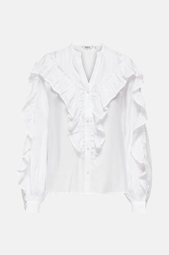 Blouse blanche à longues manches ONLY, avec des volants sur les épaules.