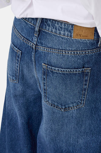 Jean en denim bleu marine spécial ajusté de JDY, avec des poches arrière et des passants.