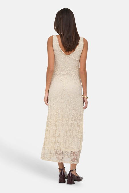 Robe longue sans manches en dentelle écru ONLY® avec dos en V, vue arrière.