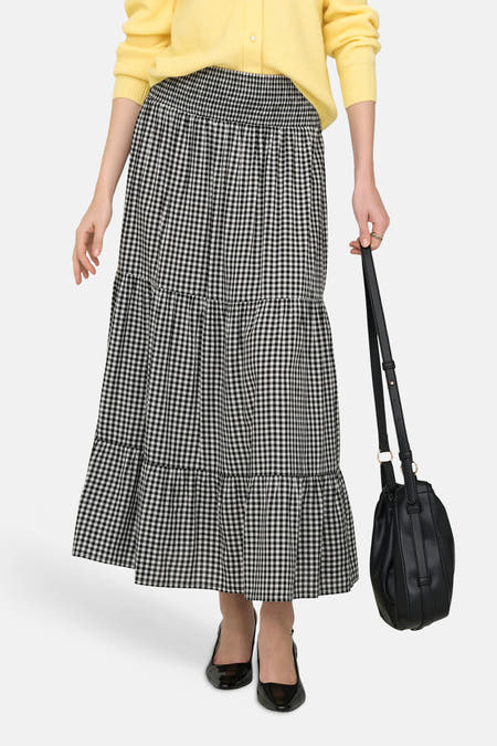 Jupe longue multicolore de JDY, avec un motif à carreaux noir et blanc et des détails à volants.