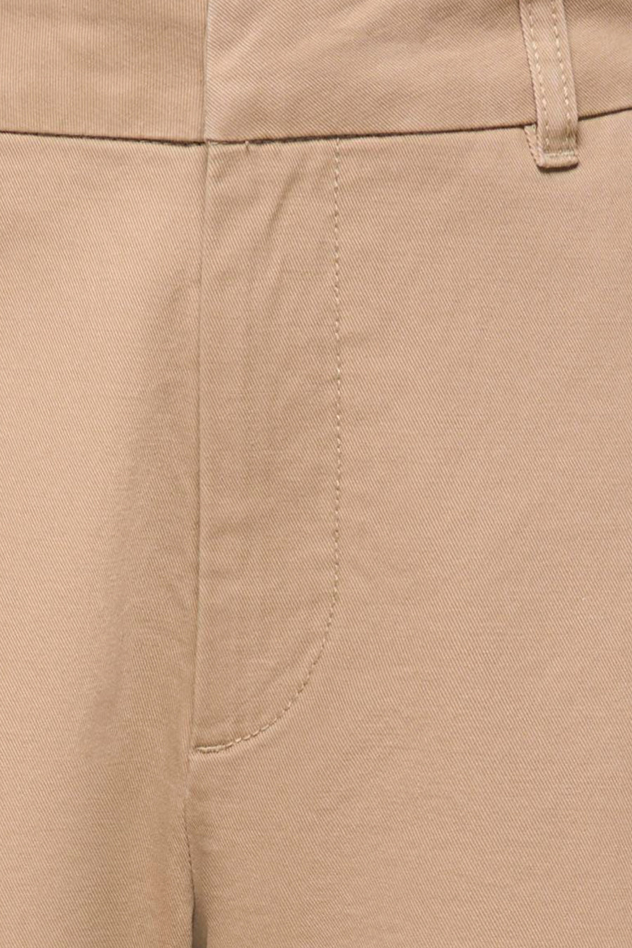 Pantalon 7/8 beige de JDY, en sergé, avec passants de ceinture et coutures apparentes sur le devant.