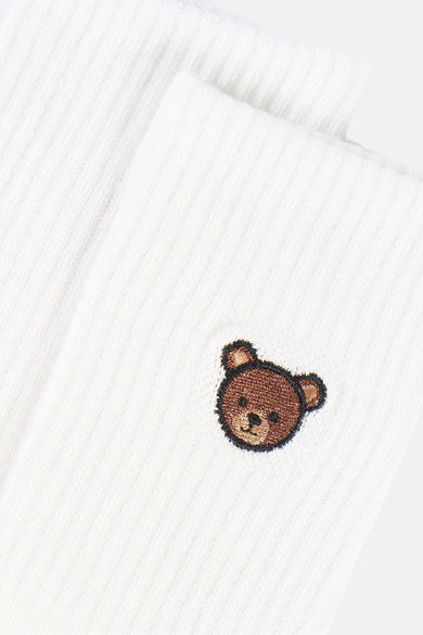 Witte sokken van ONLY met geborduurd bruin teddybeerhoofdje.