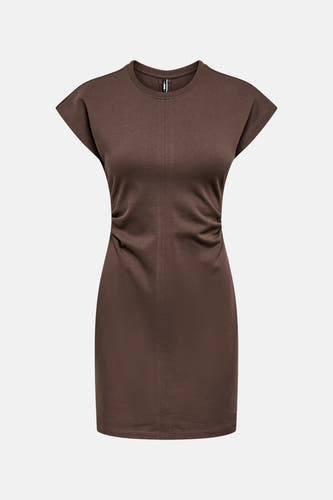 Robe marron ONLY® à manches courtes, col rond et plis subtils à la taille.