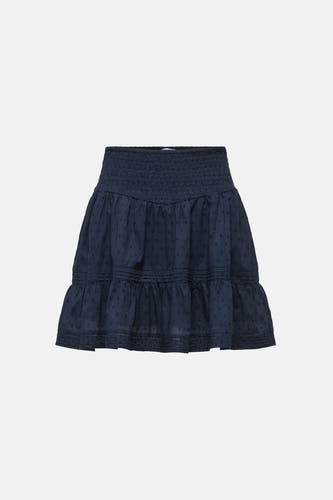 Jupe courte bleue ONLY® avec taille smockée, détails en crochet et ourlet à volants.