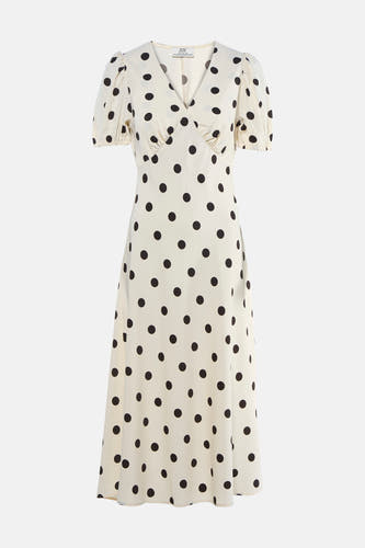 Robe courte écru à manches courtes de JDY, avec un motif à pois et des talons élégants.