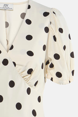 Robe courte écru à manches courtes de JDY, avec un motif à pois et des détails plissés.