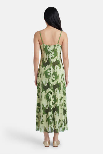 Robe verte sans manches de JDY, avec un imprimé camouflage et des bretelles spaghetti, vue de dos.