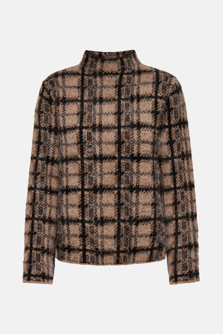 Bruine geruite trui met hoge kraag.