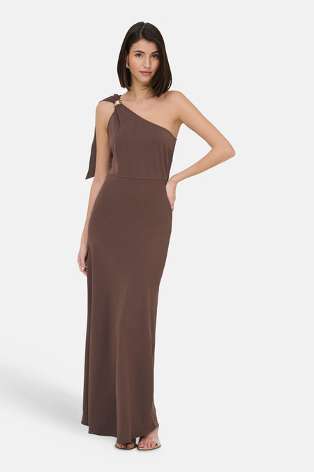 Robe marron sans manches JDY, avec une seule bretelle et une longue jupe.