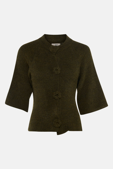 Cardigan vert de JDY avec des détails floraux et des manches trois-quarts, sur un fond blanc.