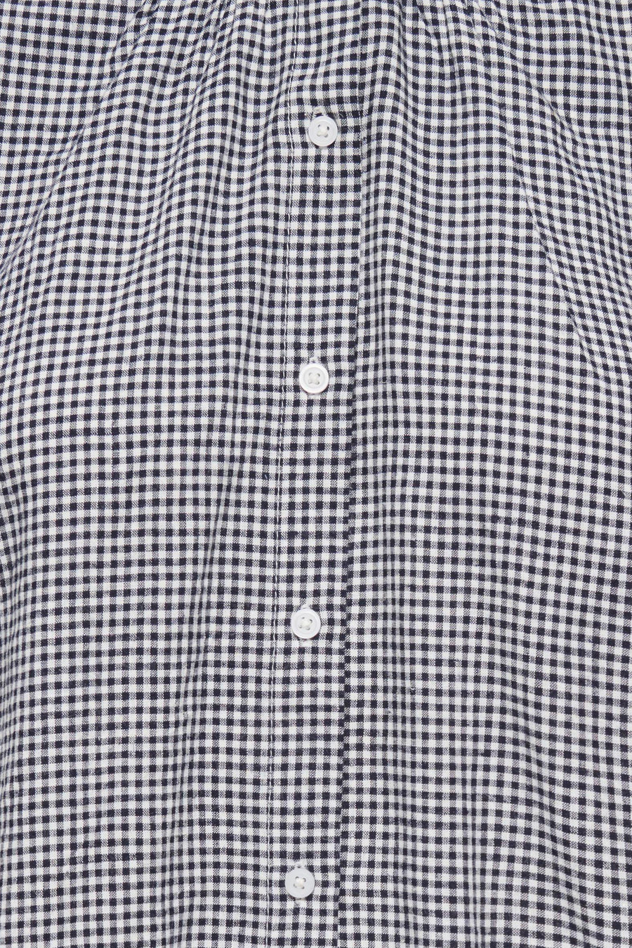 Blouse à manches courtes à carreaux vichy noirs et blancs de ONLY® avec fermeture à boutons blanche sur le devant.