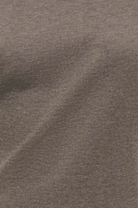 Bruine korte mouw t-shirt van ONLY® met fijne melange textuur en comfortabele pasvorm, close-up detail