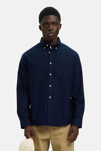 Blau,, longs manches de chemise SELECTED, avec fermeture à boutons et poche poitrine.