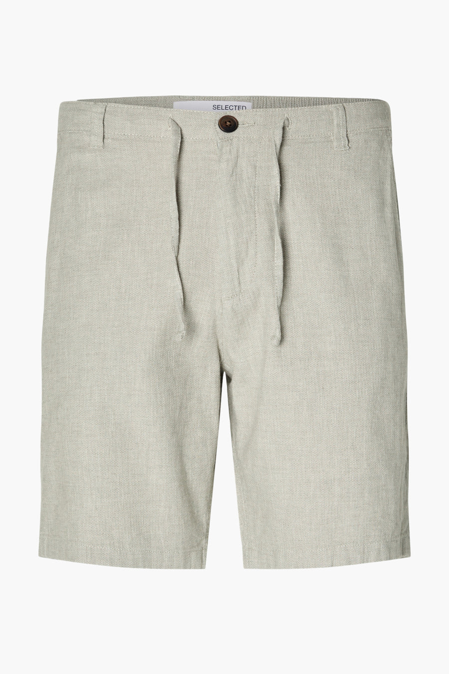 Short vert de SELECTED, avec un bouton et des passants, dans une texture tissée légère.