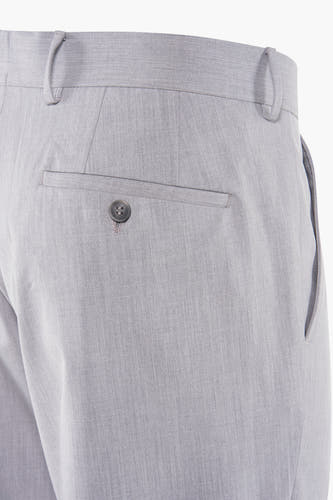 Pantalon gris SELECTED, avec une fermeture à gliss sur la poche arrière et des passants.