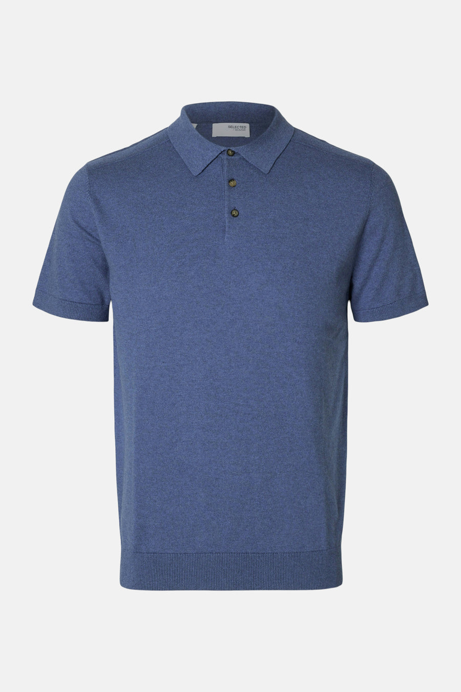 Polo bleu à manches courtes de SELECTED, en maille fine, avec col classique et trois boutons.
