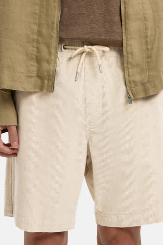 Short écru de SELECTED, en tissu côtelé, avec un cordon de serrage à la taille et une veste indéfinie par ailleurs.