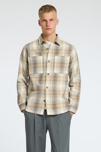 Chemise beige à longues manches de SELECTED, avec un motif à carreaux et des poches po poitrine.