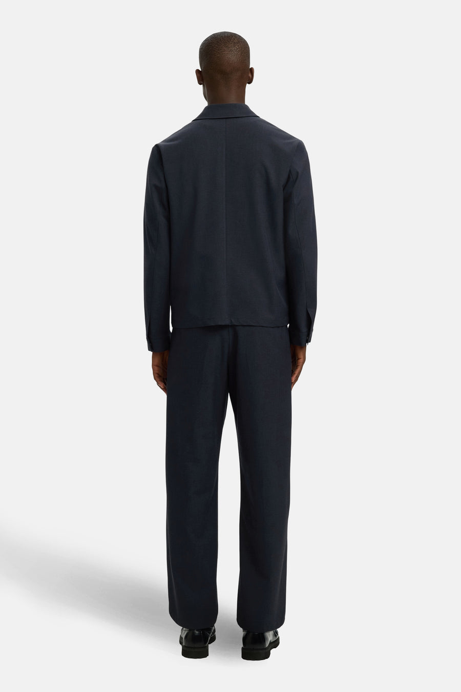 Chemise bleue à manches longues de SELECTED, vue de dos, avec un motif uni.