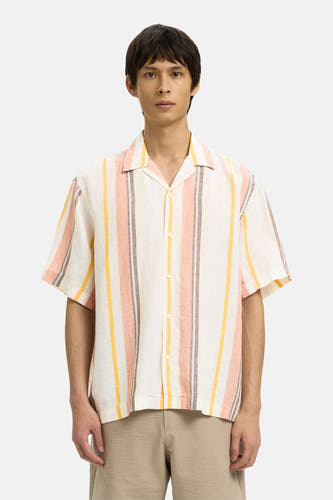 Chemise multicolore à manches courtes de SELECTED, avec des rayures verticales jaunes, roses et grises.