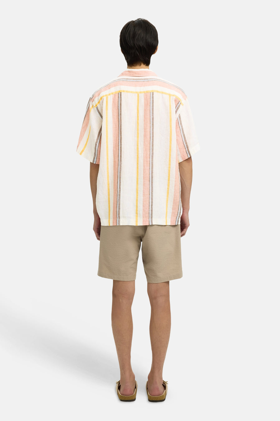 Chemise multicolore à manches courtes de SELECTED, avec des rayures verticales jaunes, roses et marron.