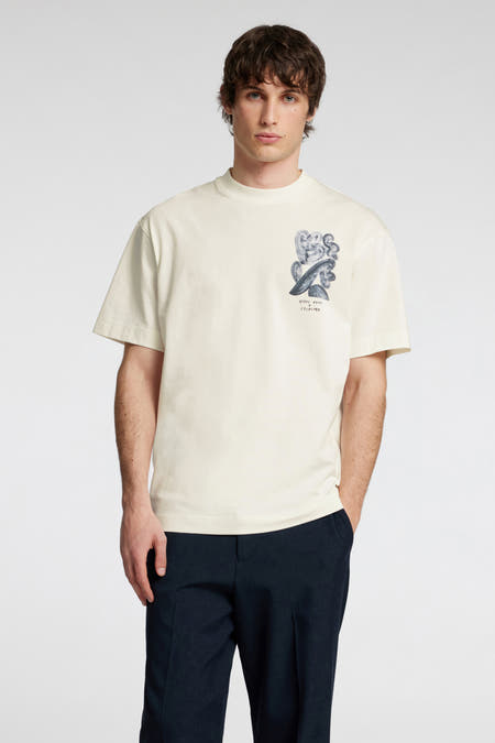 T-shirt écru à manches courtes de SELECTED, avec une impression graphique sur la poitrine.