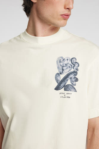 Ecru T-shirt met korte mouwen van SELECTED, met een grafische print op de borst.
