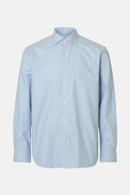 Chemise bleue à manches longues de SELECTED, subtilement rayée et avec col boutonné.