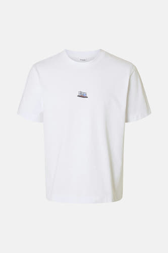 T-shirt blanc à manches courtes de SELECTED, avec une petite image brodée sur la poitrine.