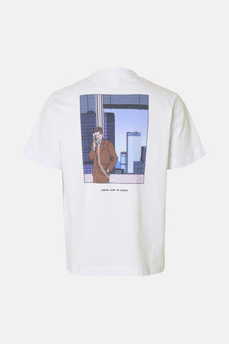T-shirt blanc à manches courtes de SELECTED, avec une impression graphique sur le dos d'un homme d'affaires.
