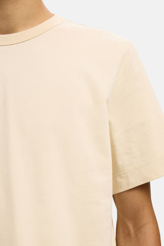 T-shirt beige à manches courtes de SELECTED, gros plan sur l'avant.