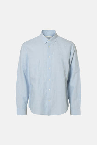 Chemise bleue à manches longues de SELECTED, tissu uni avec boutons blancs.