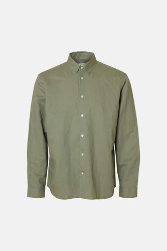 Chemise verte à manches longues de SELECTED, avec un tissu uni et des boutons blancs.