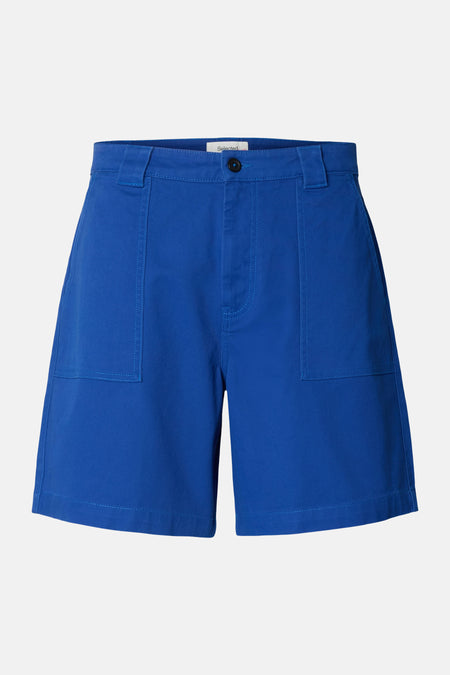 Short bleu de SELECTED avec poches plaquées à l'avant.