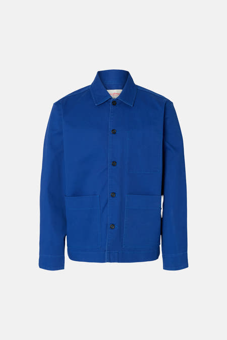 Veste bleue de SELECTED, à manches longues, fermeture boutonnée et deux poches sur le devant.