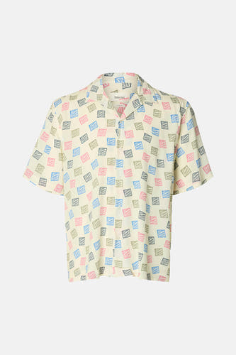 Chemise multicolore à manches courtes de SELECTED, imprimée d'un motif d'hôtel en rose, bleu et vert.
