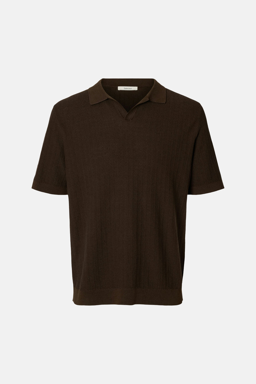 Polo marron de SELECTED, avec une texture finement tissée et des manches courtes.