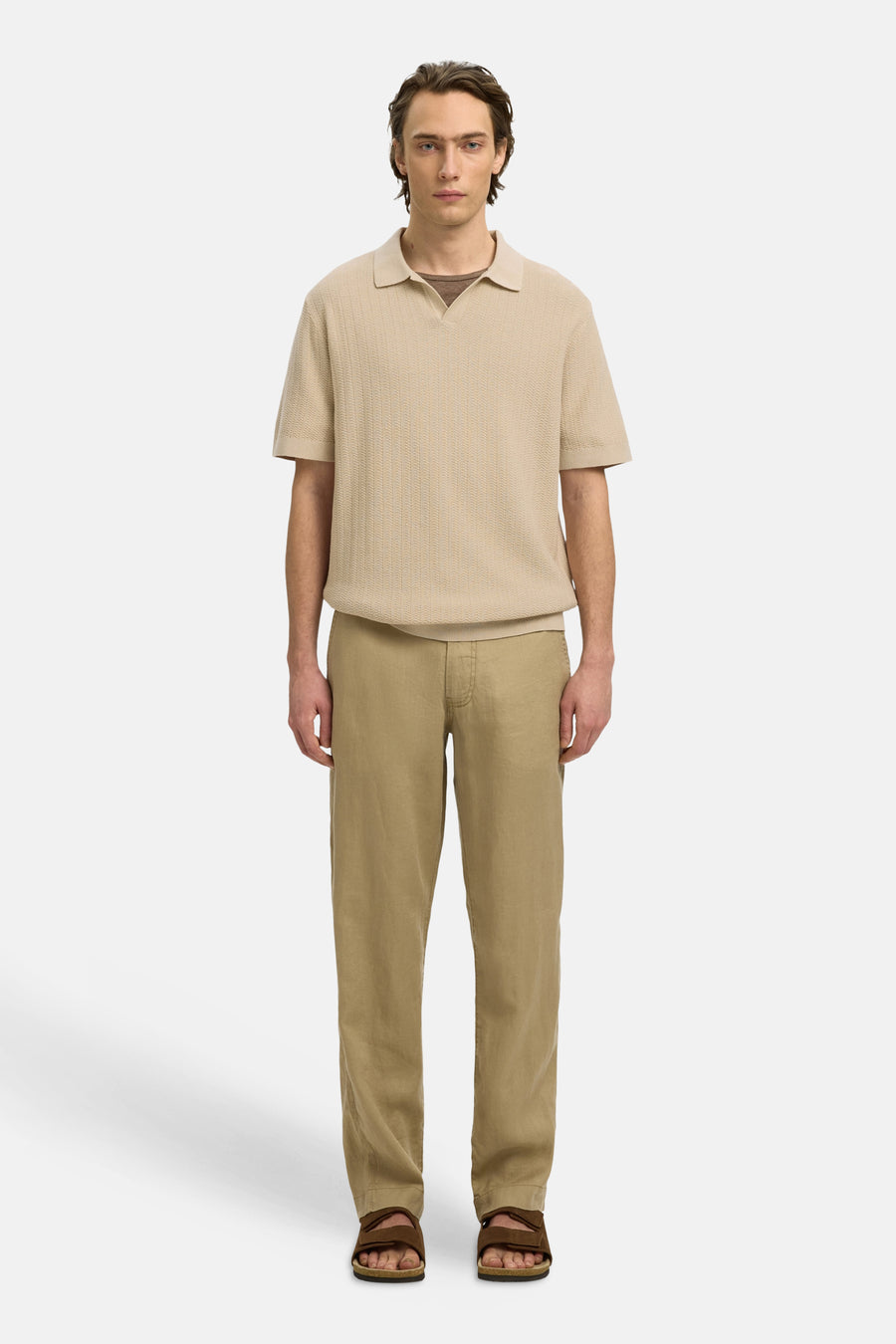 Polo beige de SELECTED, avec une texture subtile et un col classique.